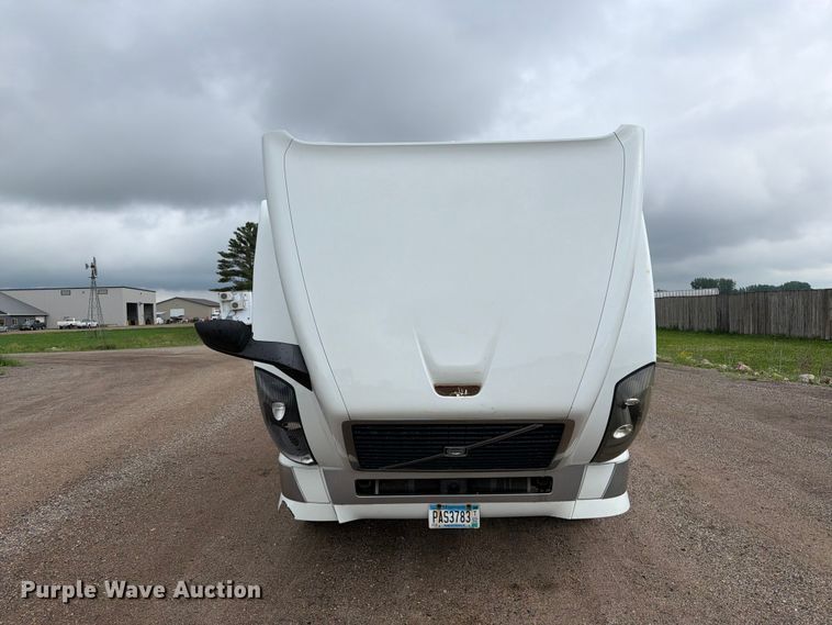 image for item FK0246 2014 Volvo VNL semi truck