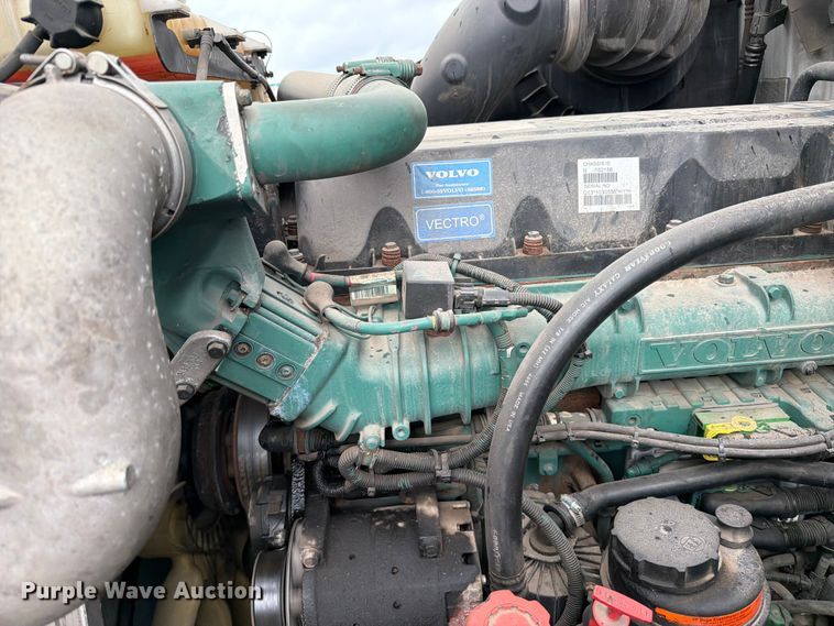 image for item FK0246 2014 Volvo VNL semi truck