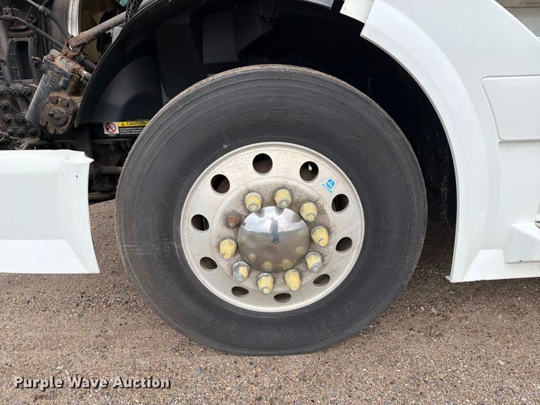 image for item FK0246 2014 Volvo VNL semi truck