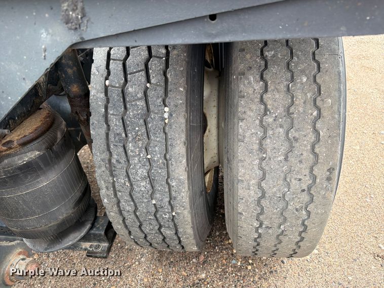 image for item FK0246 2014 Volvo VNL semi truck