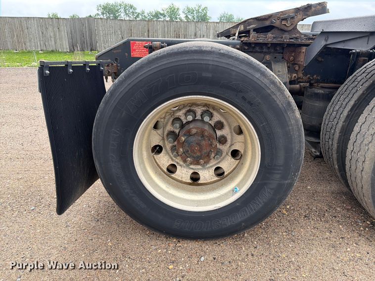 image for item FK0246 2014 Volvo VNL semi truck