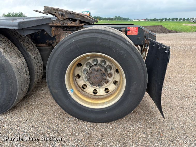 image for item FK0246 2014 Volvo VNL semi truck