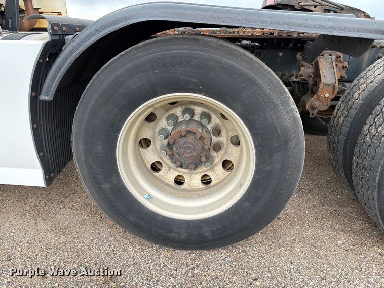 image for item FK0246 2014 Volvo VNL semi truck