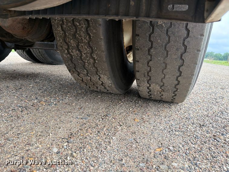 image for item FK0246 2014 Volvo VNL semi truck