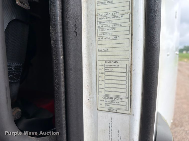 image for item FK0246 2014 Volvo VNL semi truck