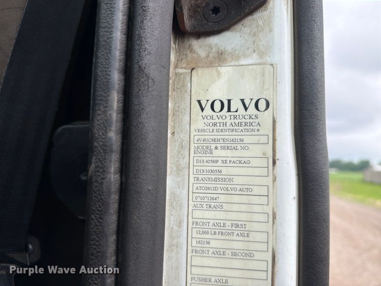 image for item FK0246 2014 Volvo VNL semi truck
