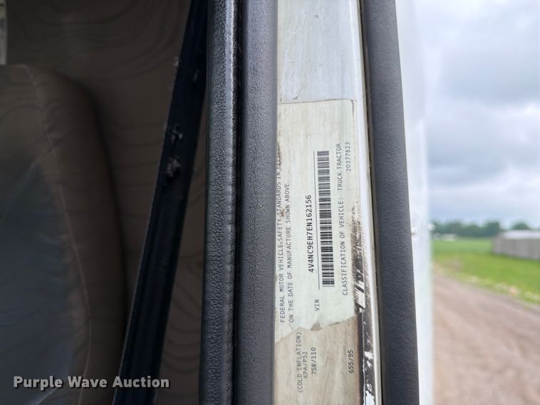 image for item FK0246 2014 Volvo VNL semi truck