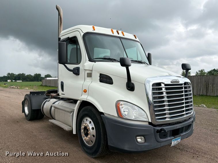image for item FK0247 2012 Freightliner Cascadia semi truck