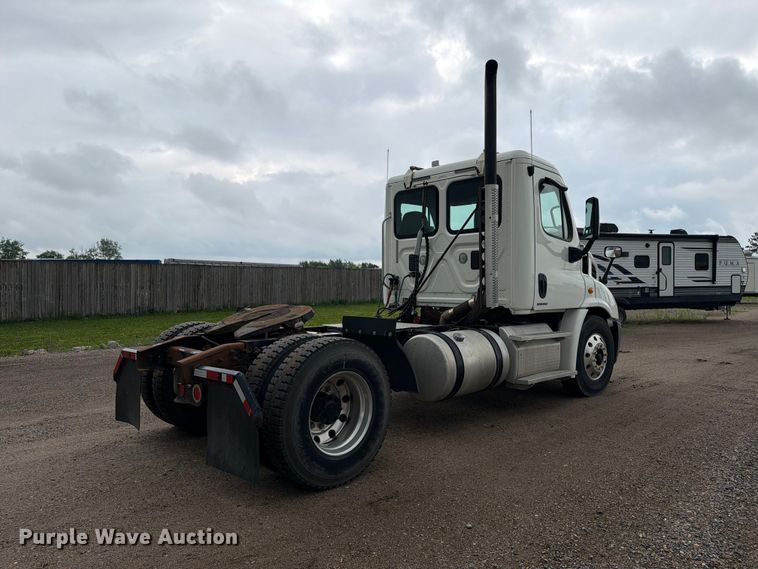 image for item FK0247 2012 Freightliner Cascadia semi truck