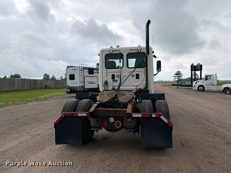 image for item FK0247 2012 Freightliner Cascadia semi truck