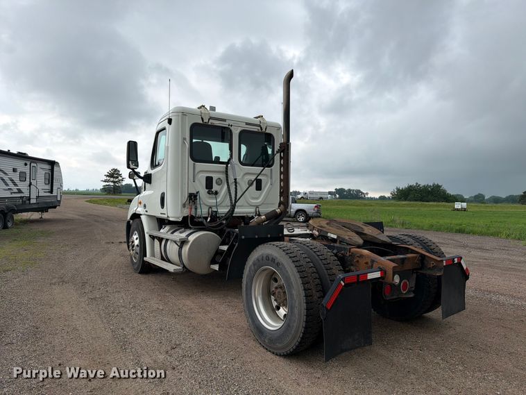 image for item FK0247 2012 Freightliner Cascadia semi truck