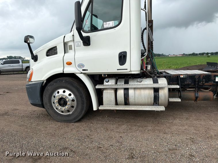 image for item FK0247 2012 Freightliner Cascadia semi truck