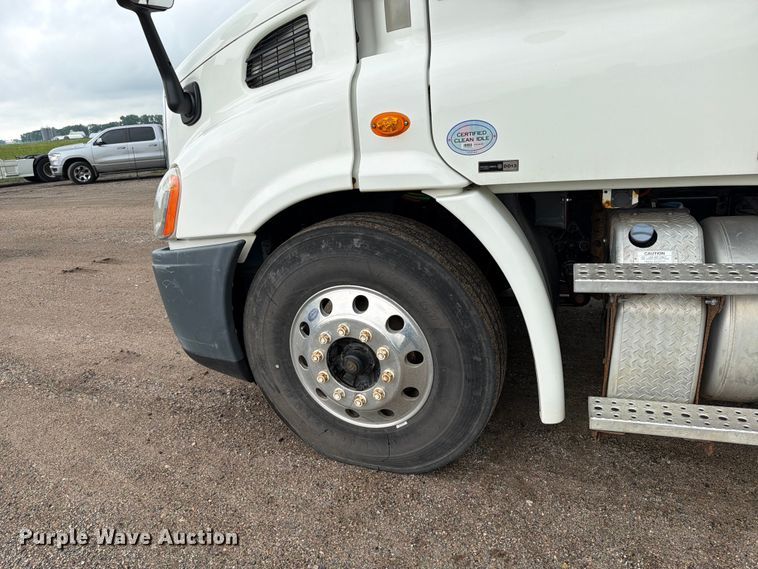 image for item FK0247 2012 Freightliner Cascadia semi truck