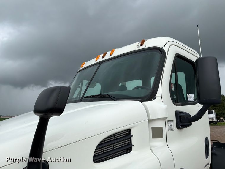image for item FK0247 2012 Freightliner Cascadia semi truck