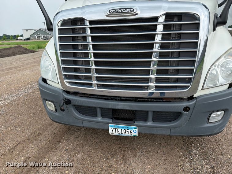 image for item FK0247 2012 Freightliner Cascadia semi truck