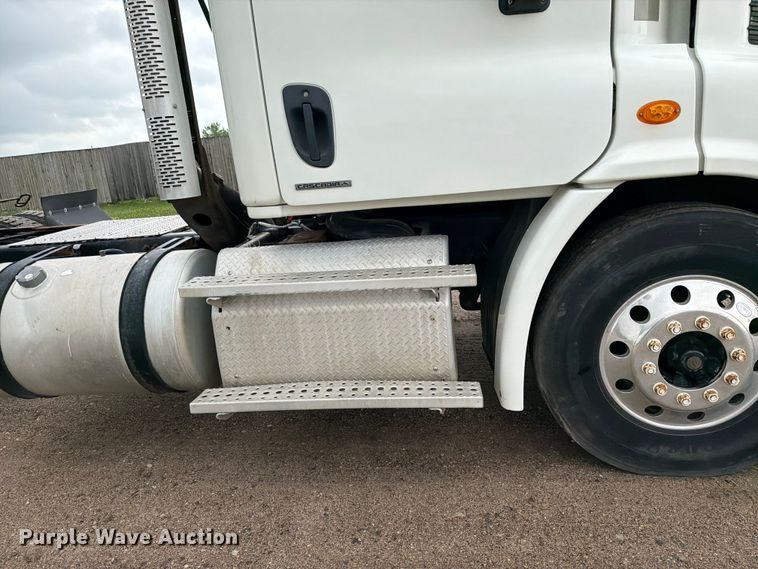 image for item FK0247 2012 Freightliner Cascadia semi truck