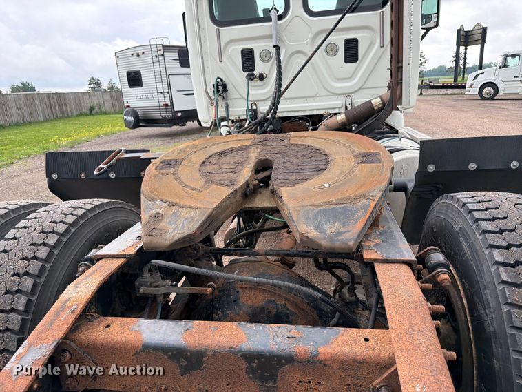image for item FK0247 2012 Freightliner Cascadia semi truck