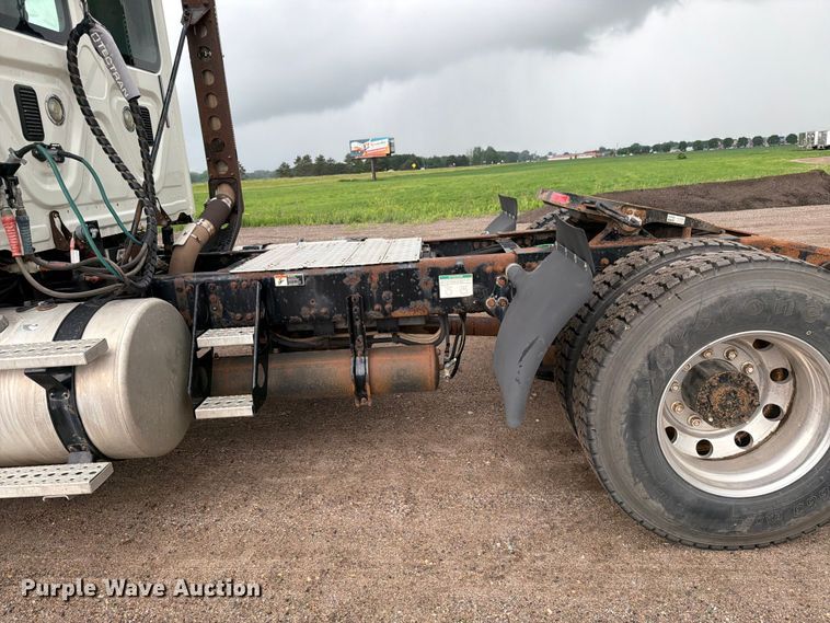 image for item FK0247 2012 Freightliner Cascadia semi truck