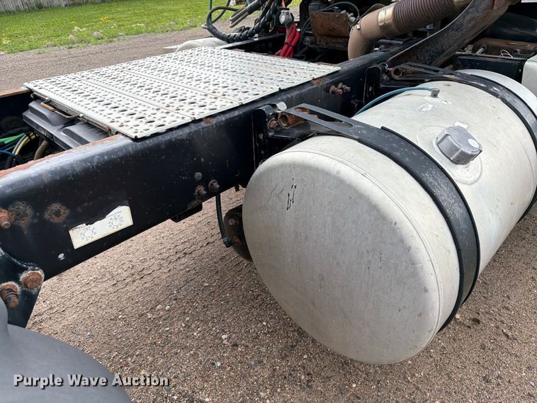 image for item FK0247 2012 Freightliner Cascadia semi truck
