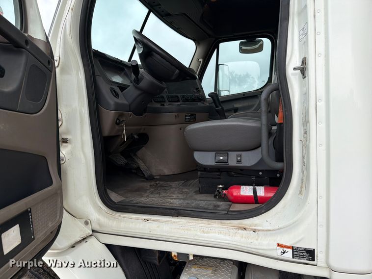 image for item FK0247 2012 Freightliner Cascadia semi truck