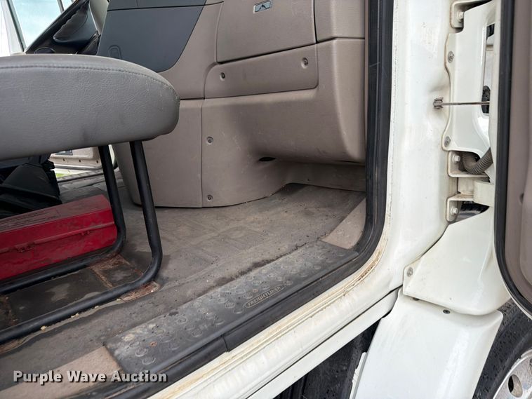 image for item FK0247 2012 Freightliner Cascadia semi truck