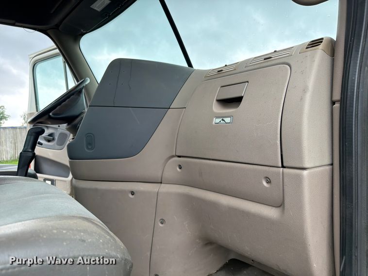 image for item FK0247 2012 Freightliner Cascadia semi truck