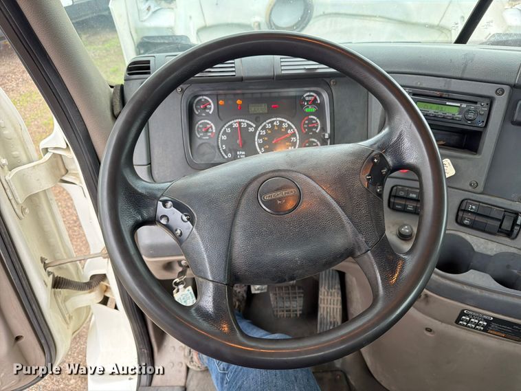 image for item FK0247 2012 Freightliner Cascadia semi truck