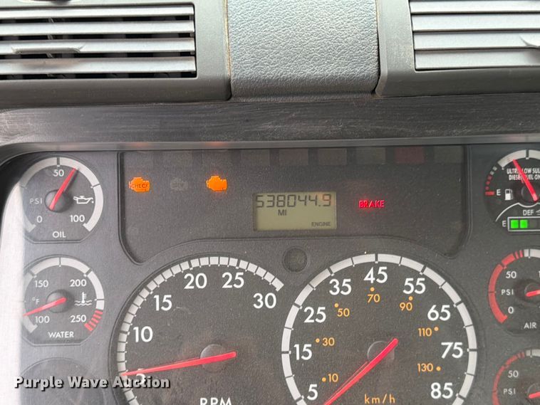 image for item FK0247 2012 Freightliner Cascadia semi truck