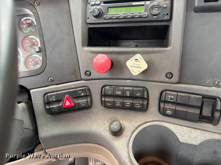 image for item FK0247 2012 Freightliner Cascadia semi truck