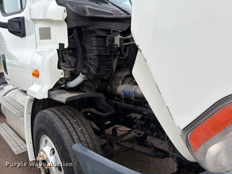 image for item FK0247 2012 Freightliner Cascadia semi truck