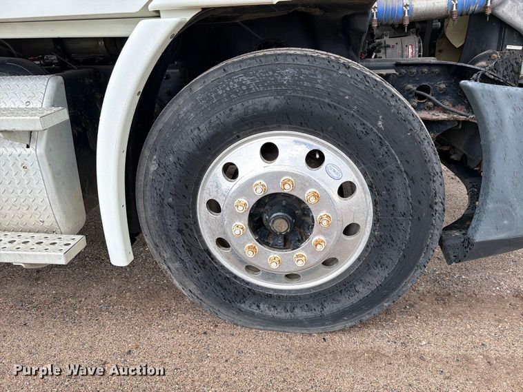 image for item FK0247 2012 Freightliner Cascadia semi truck