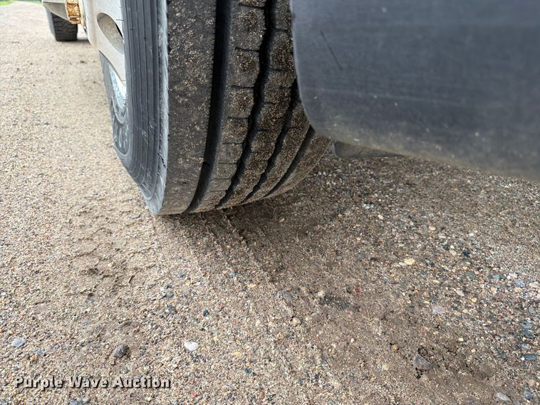 image for item FK0247 2012 Freightliner Cascadia semi truck