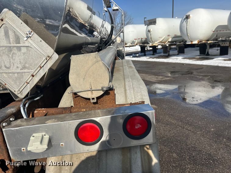 image for item FK1818 1990 Polar tank trailer