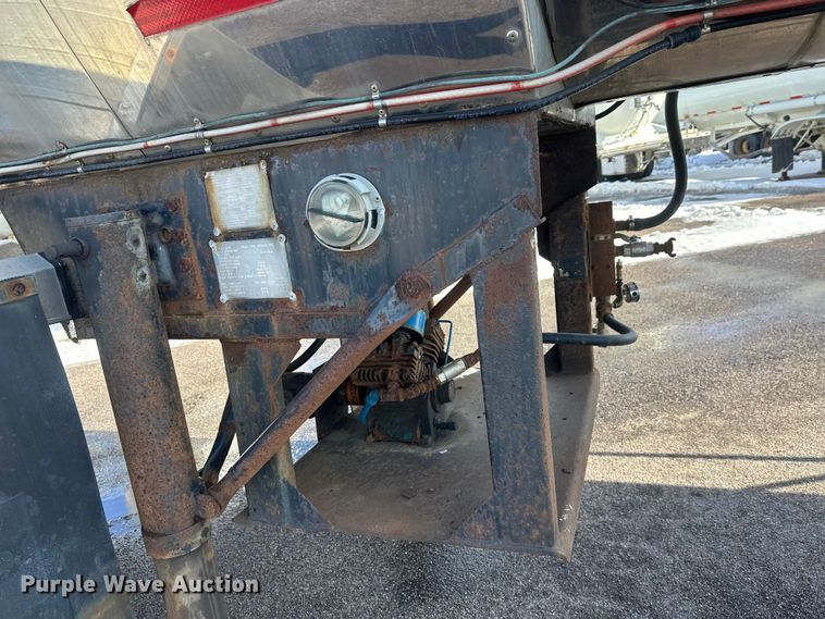image for item FK1818 1990 Polar tank trailer