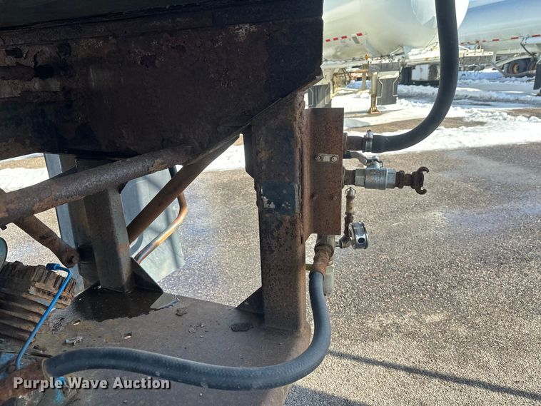 image for item FK1818 1990 Polar tank trailer