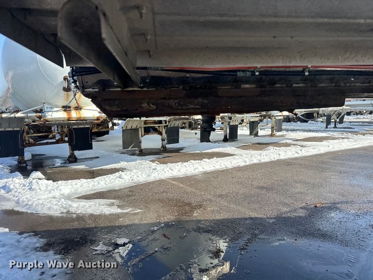 image for item FK1818 1990 Polar tank trailer