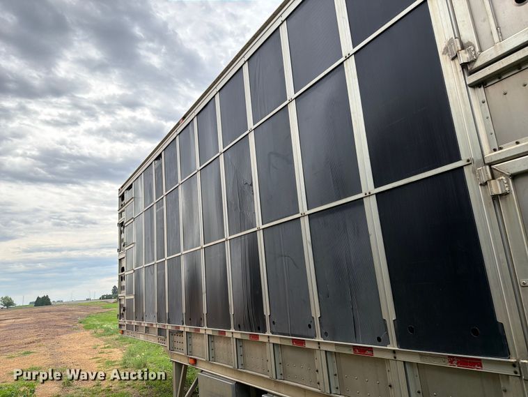 image for item FK4017 2007 Barrett Trailers, Inc. livestock trailer
