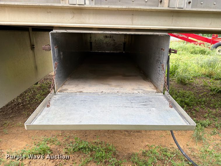 image for item FK4017 2007 Barrett Trailers, Inc. livestock trailer