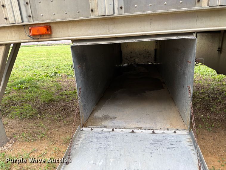 image for item FK4017 2007 Barrett Trailers, Inc. livestock trailer