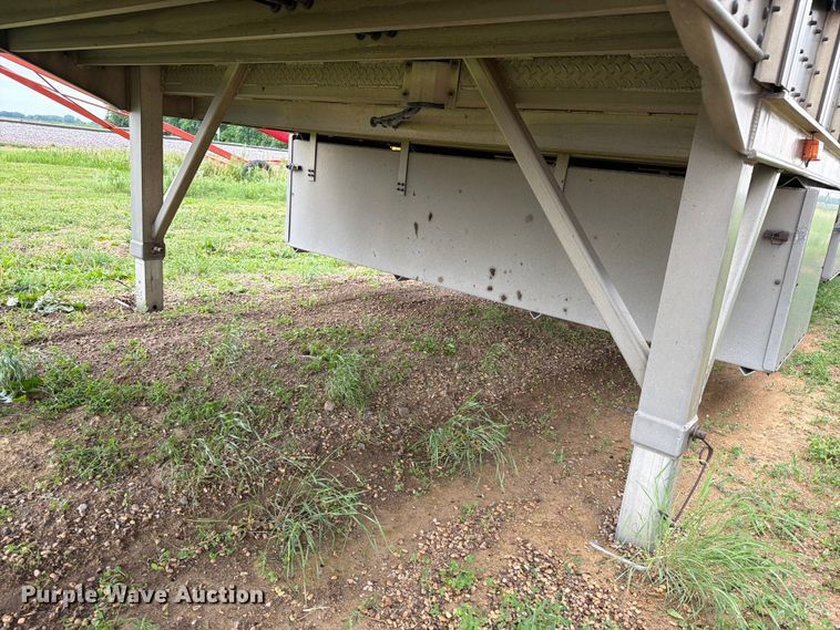 image for item FK4017 2007 Barrett Trailers, Inc. livestock trailer