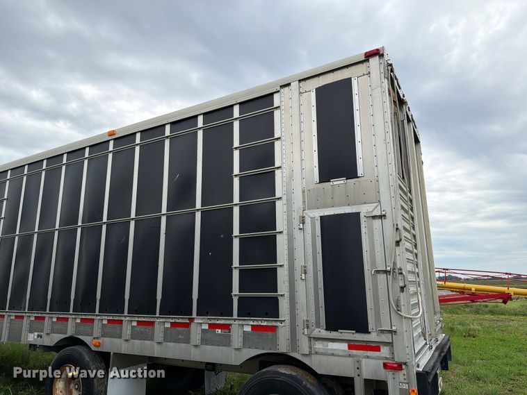 image for item FK4021 2006 Wilson Trailer Co. PSADL-400P livestock trailer