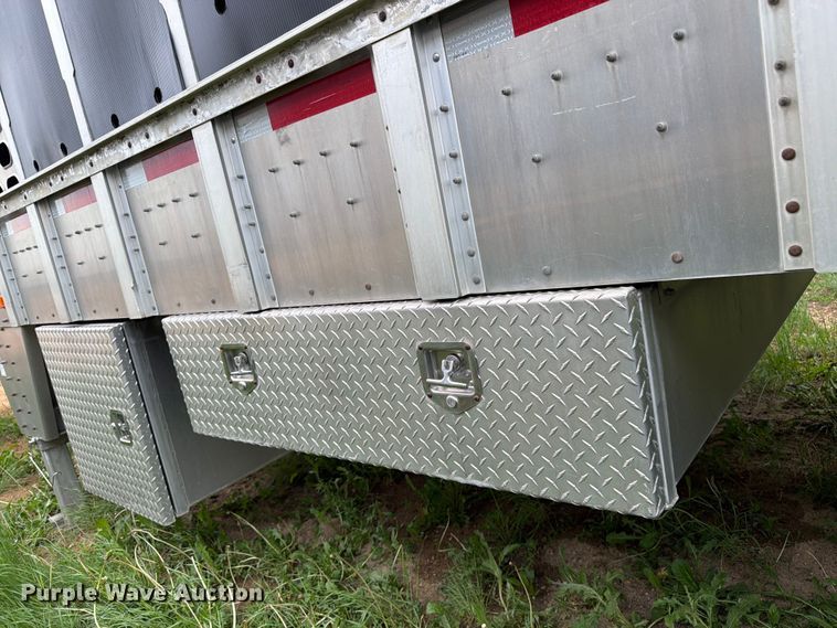 image for item FK4021 2006 Wilson Trailer Co. PSADL-400P livestock trailer