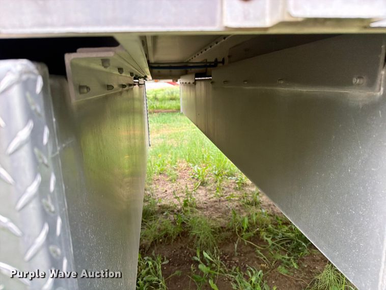image for item FK4021 2006 Wilson Trailer Co. PSADL-400P livestock trailer