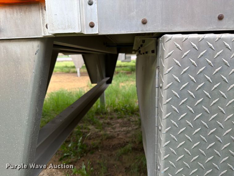 image for item FK4021 2006 Wilson Trailer Co. PSADL-400P livestock trailer