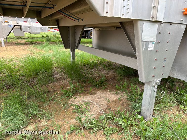 image for item FK4021 2006 Wilson Trailer Co. PSADL-400P livestock trailer