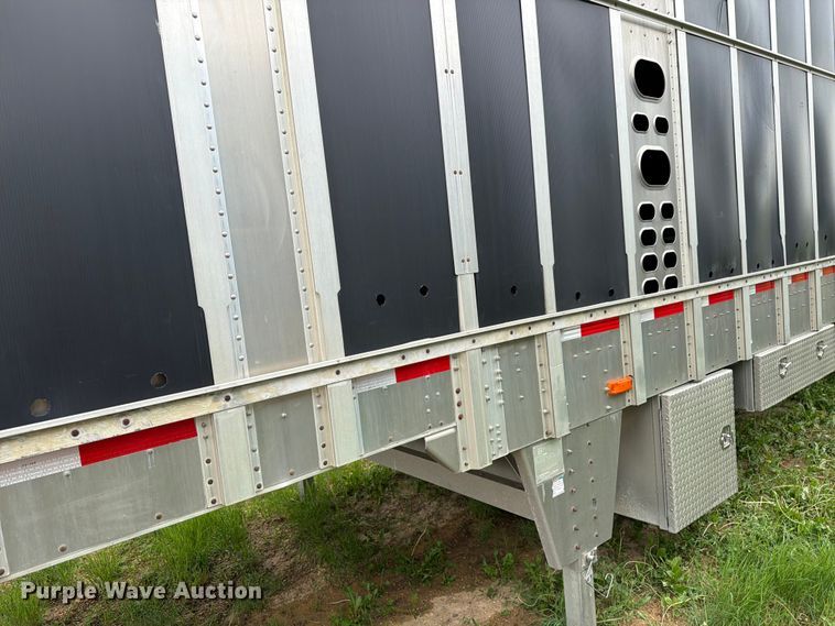image for item FK4021 2006 Wilson Trailer Co. PSADL-400P livestock trailer