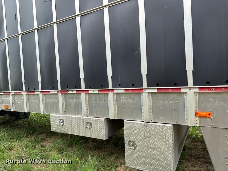 image for item FK4021 2006 Wilson Trailer Co. PSADL-400P livestock trailer