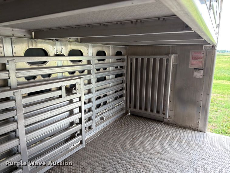 image for item FK4021 2006 Wilson Trailer Co. PSADL-400P livestock trailer