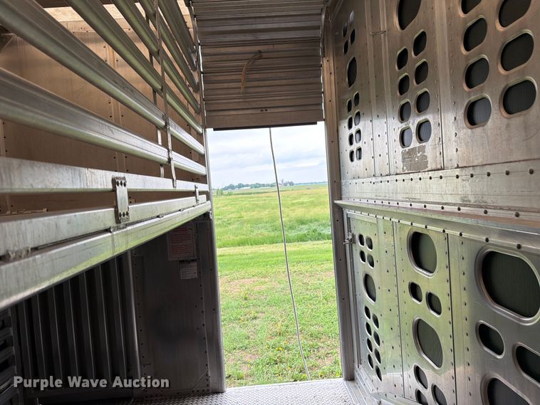 image for item FK4021 2006 Wilson Trailer Co. PSADL-400P livestock trailer
