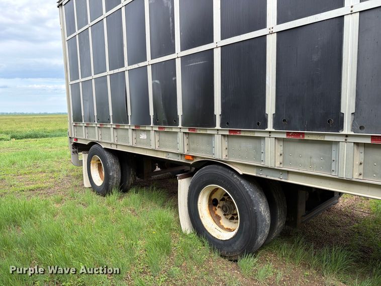image for item FK4023 2007 Barrett Trailers, Inc. livestock trailer